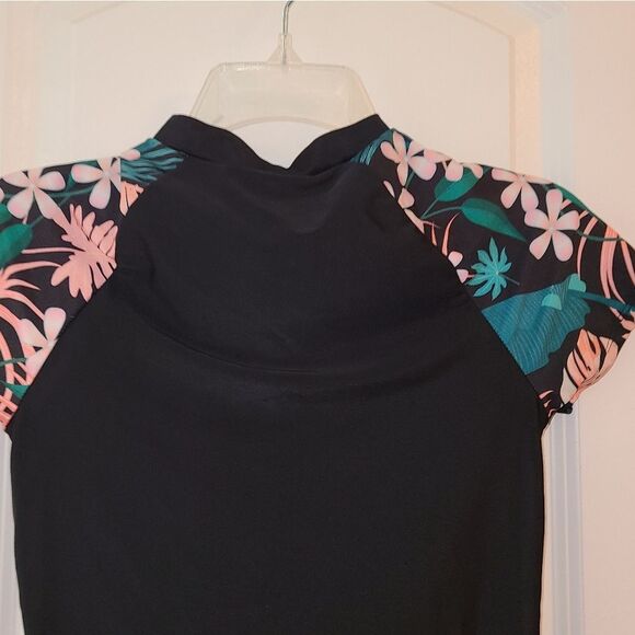 Tropical Print Women’s Rashguard Swimsuit - Picture 9 of 10